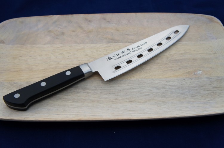 Satake Satoru Japoński Nóż Kuchenny Szefa Kuchni Air Holes 56-58 HRC 18cm