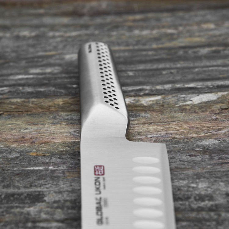 Global Ukon Japoński Nóż Santoku Żłobiony 18,5cm GU-04