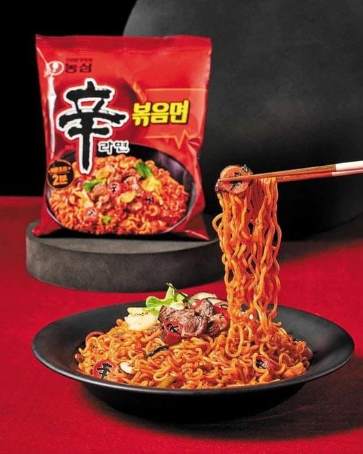 Koreański Błyskawiczny Makaron Instant Shin Ramyun Stir Fry Ostry Hot 131g NONGSHIM