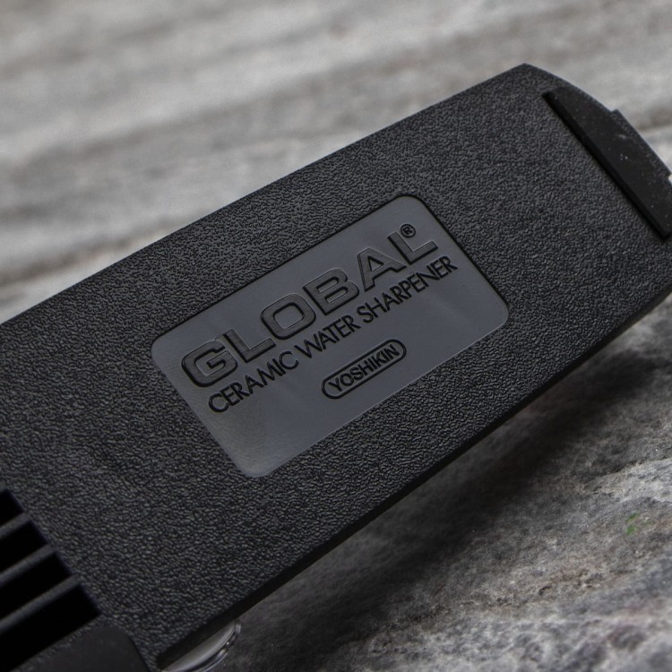 Global Japońska Ceramiczna Ostrzałka Wodna 3 Fazowa Do Ostrzenia Noży Czarno-Biała G-913/BW