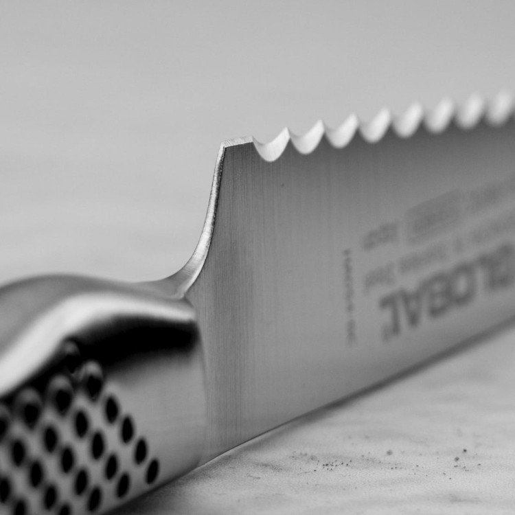 Global Japoński Nóż Uniwersalny Ząbkowany 11cm GS-108/SC