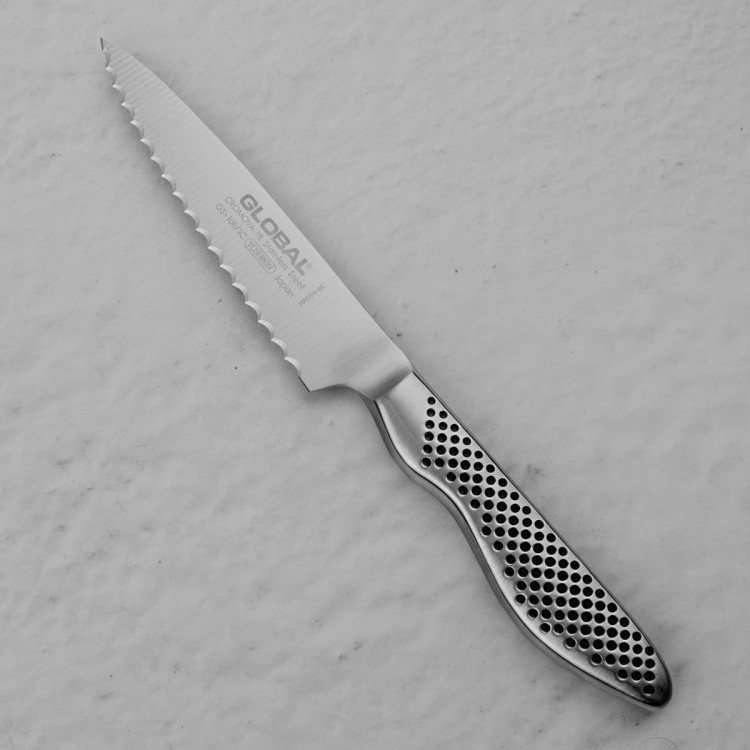 Global Japoński Ostry Nóż Kuchenny Uniwersalny Ząbkowany 11,5cm 56-58 HRC GS-108/SC