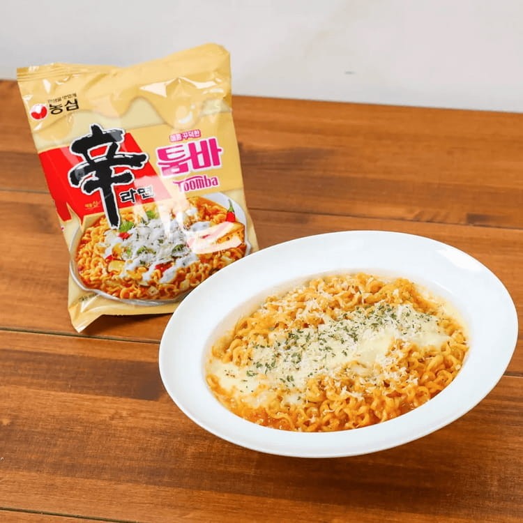 Koreański Błyskawiczny Makaron Instant Shin Ramyun Stir Fry Spicy Creamy Toomba 137g NONGSHIM