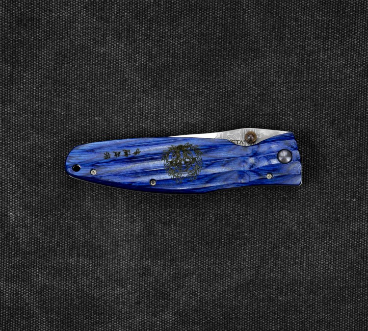 Mcusta Sengoku Blue Pakka Damascus Japoński Nóż Składany 8,6cm