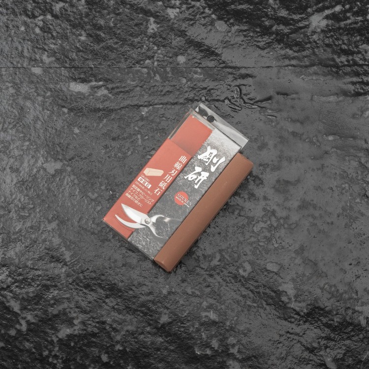 Naniwa Gouken Japoński Kamień Do Ostrzenia Sekatorów i Narzędzi Ogrodowych Profilowany #1000