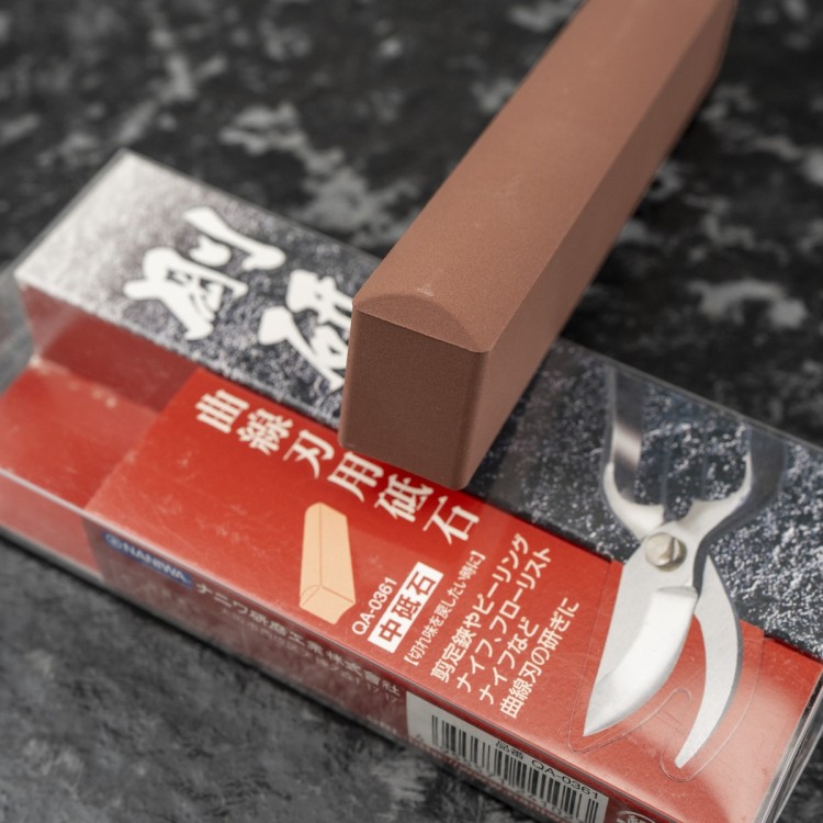 Naniwa Gouken Japoński Kamień Do Ostrzenia Sekatorów i Narzędzi Ogrodowych Profilowany #1000