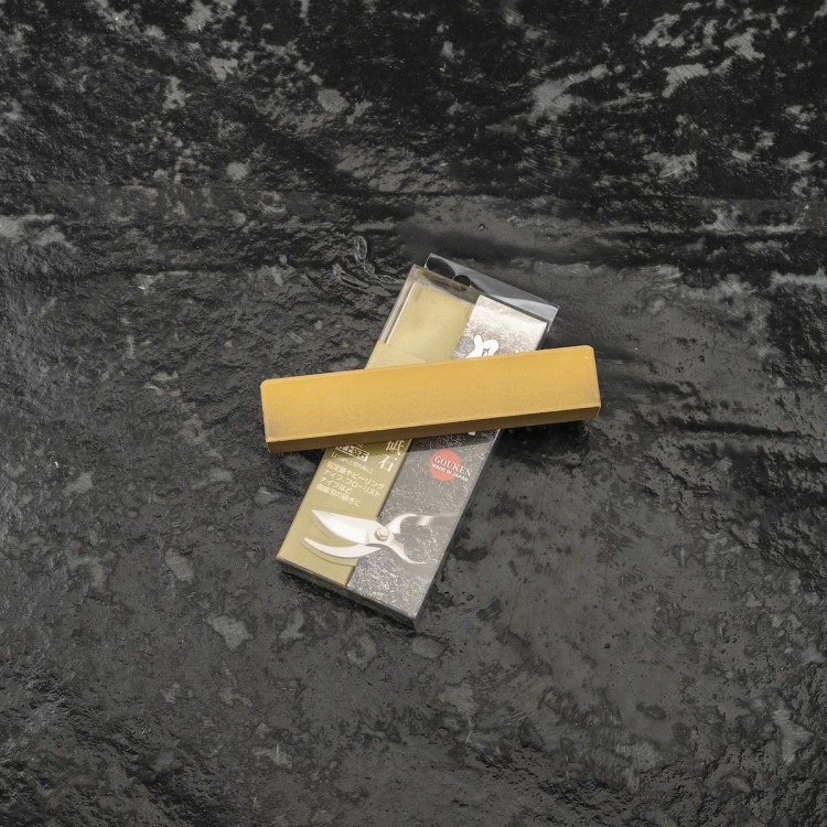 Naniwa Gouken Japoński Kamień Do Ostrzenia Sekatorów i Narzędzi Ogrodowych Profilowany #3000