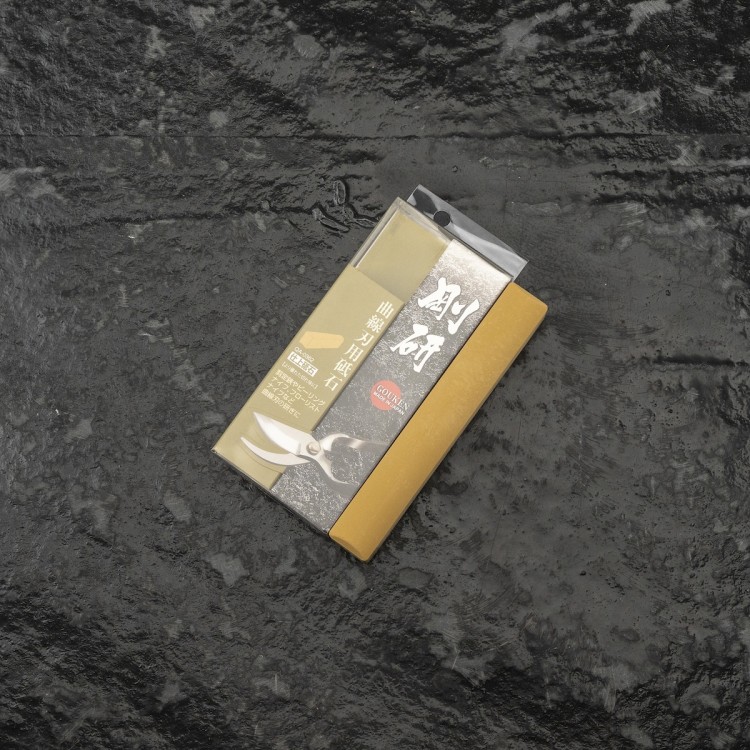 Naniwa Gouken Japoński Kamień Do Ostrzenia Sekatorów i Narzędzi Ogrodowych Profilowany #3000