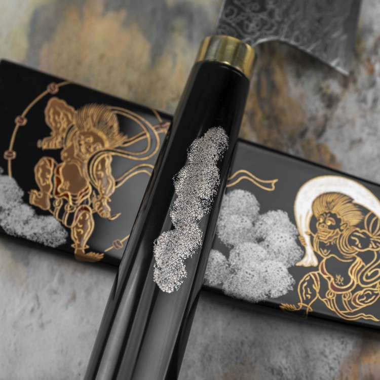 Takeshi Saji Art Fujin Raijin Ręcznie Kuty R-2 Japoński Nóż Kuchenny Santoku 18cm + Saya