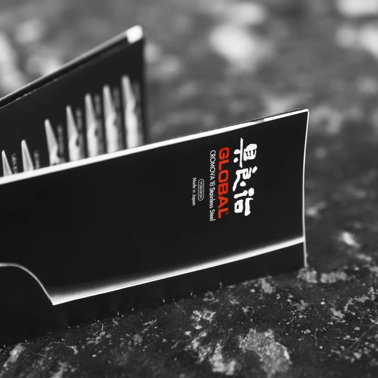 Global Japoński Ostry Nóż Kuchenny Uniwersalny Ząbkowany 11,5cm 56-58 HRC GS-108/SC