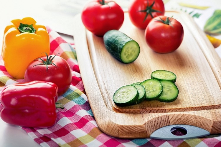 Prostokątna Drewniana Deska z Uchwytem Bukowa Frezem 36 x 20 x 1,9cm BREKA