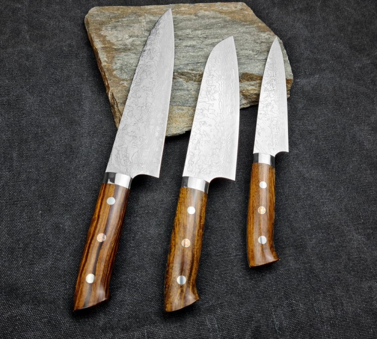 Takeshi Saji R2 Diamond Nóż Ręcznie Kuty Santoku 18cm