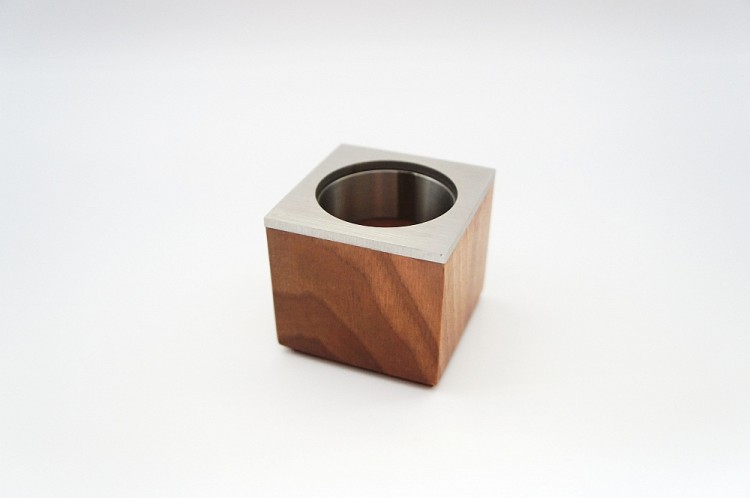Drewniany Mały Świecznik Wysokość 5cm Szerokość 5,5cm Orzech BREKA