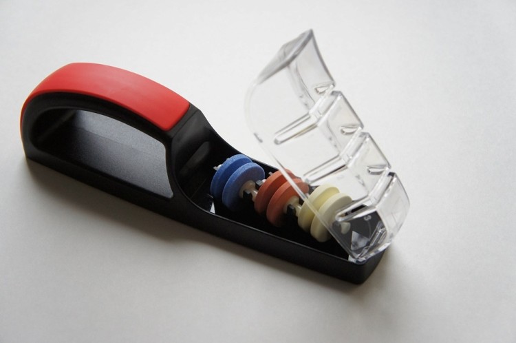 Global MinoSharp Plus 3 Japońska Ceramiczna Ostrzałka Wodna Do Noży 550 Czarno-Czerwona 550/BR