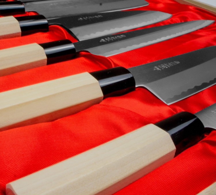 Satake Yoshimitsu Rdzewny Japoński Zestaw 6 Noży w Drewnianym Etui