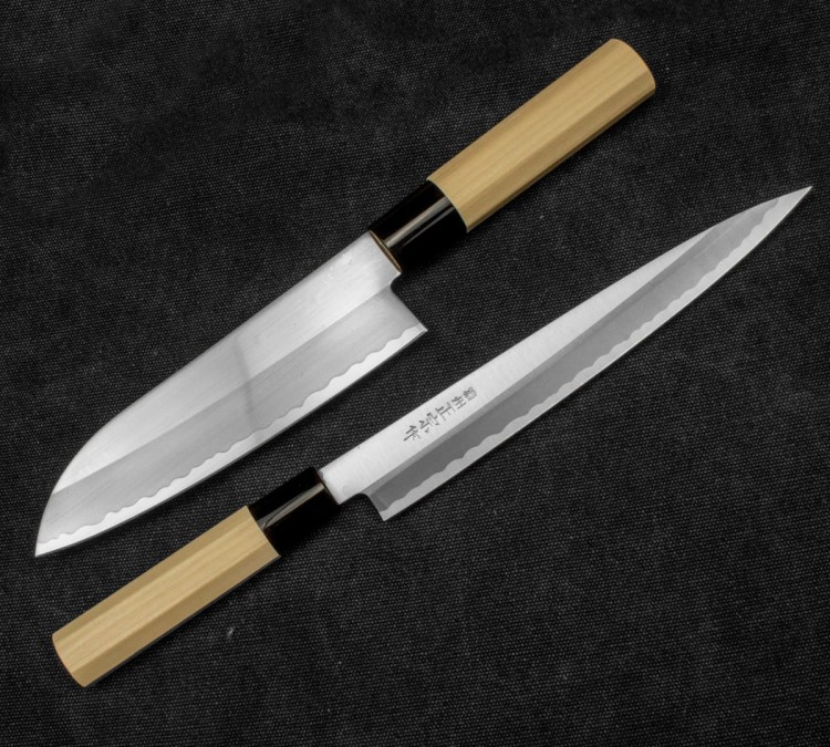 Satake Yoshimitsu Japoński Zestaw 2 Noży Santoku 17cm i Yanagi-Sashimi 21cm w Drewnianym Etui