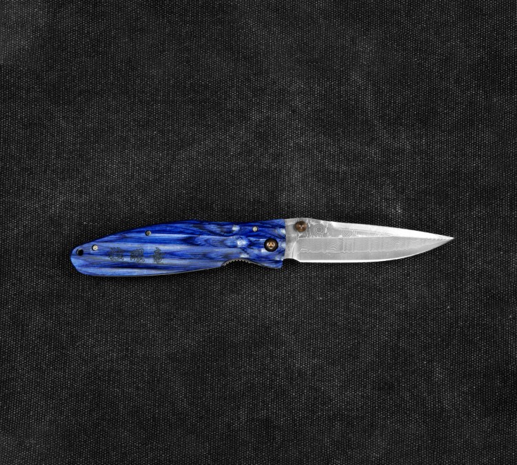 Mcusta Sengoku Blue Pakka Damascus Japoński Nóż Składany 8,6cm