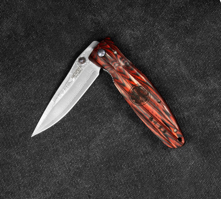 Mcusta Sengoku Red Pakka Damascus Japoński Nóż Składany 8,6cm