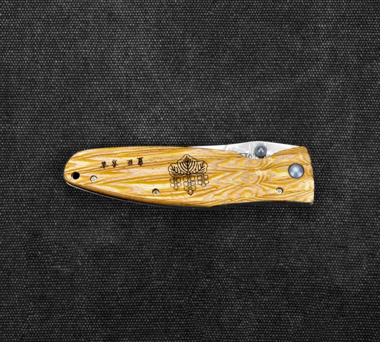 Mcusta Zanmai Sengoku Yellow Pakka Damascus Japoński Nóż Składany 8,6cm