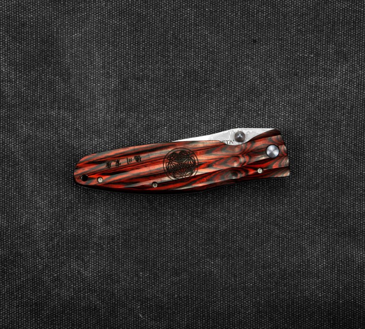 Mcusta Sengoku Red Pakka Damascus Japoński Nóż Składany 8,6cm