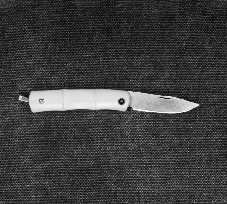 Mcusta Zanmai Neckknife Bamboo Corian AUS-8A Japoński Nóż Składany 5,5cm