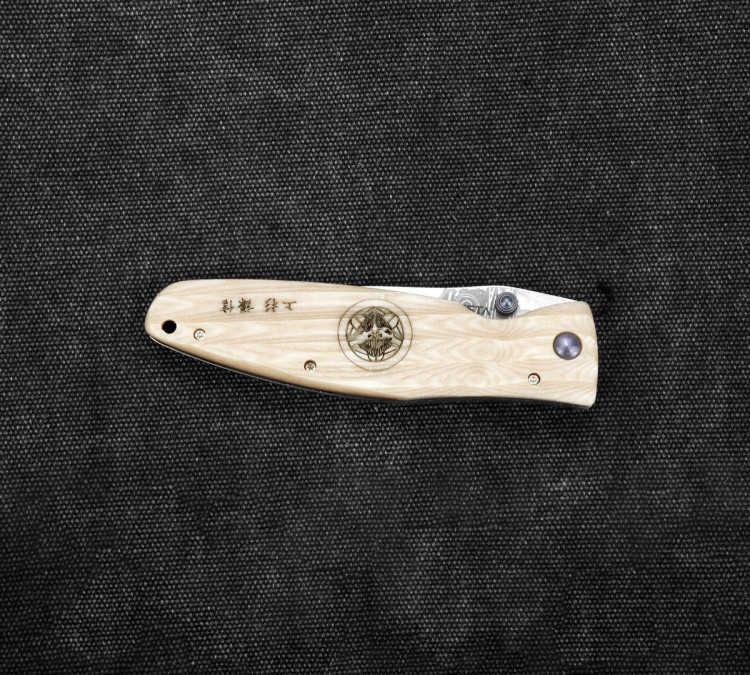 Mcusta Sengoku White Micarta Damascus Japoński Nóż Składany 8,6cm