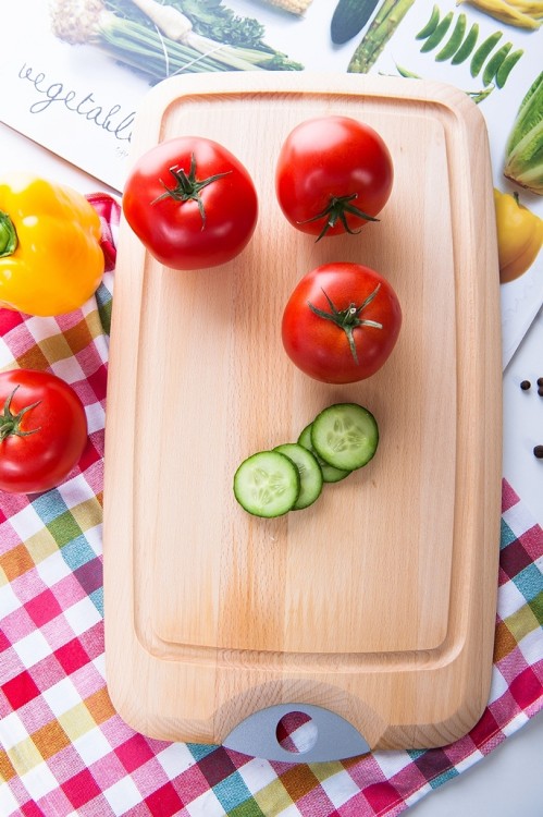 Prostokątna Drewniana Deska z Uchwytem Bukowa Frezem 36 x 20 x 1,9cm BREKA